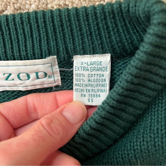 Green Crewneck Sweater with Embroidered Detail vintage IZOD Sweater - Picture 7 of 8